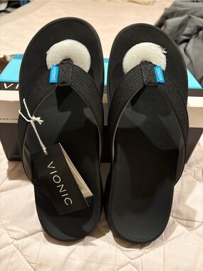 Vionic Black Men's Flip-Flop Sandals